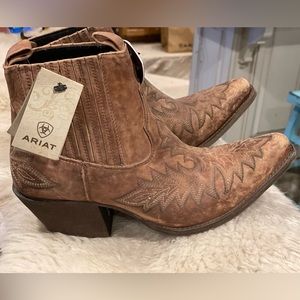 NWT Ariat Scarlet booties. My favorite boot! Size 9